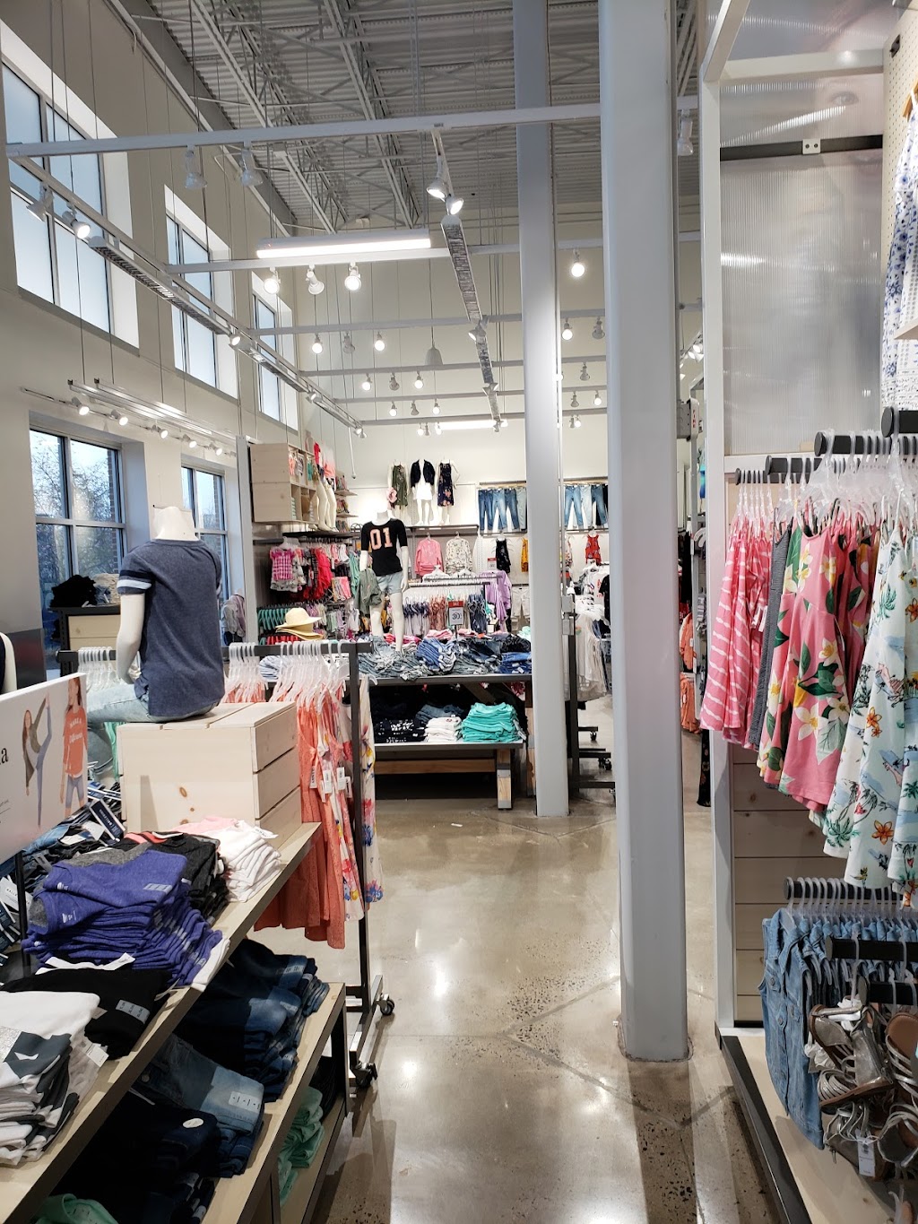 Old Navy | 220 Plaza Drive SUITE #2, Collegeville, PA 19426 | Phone: (610) 489-8013