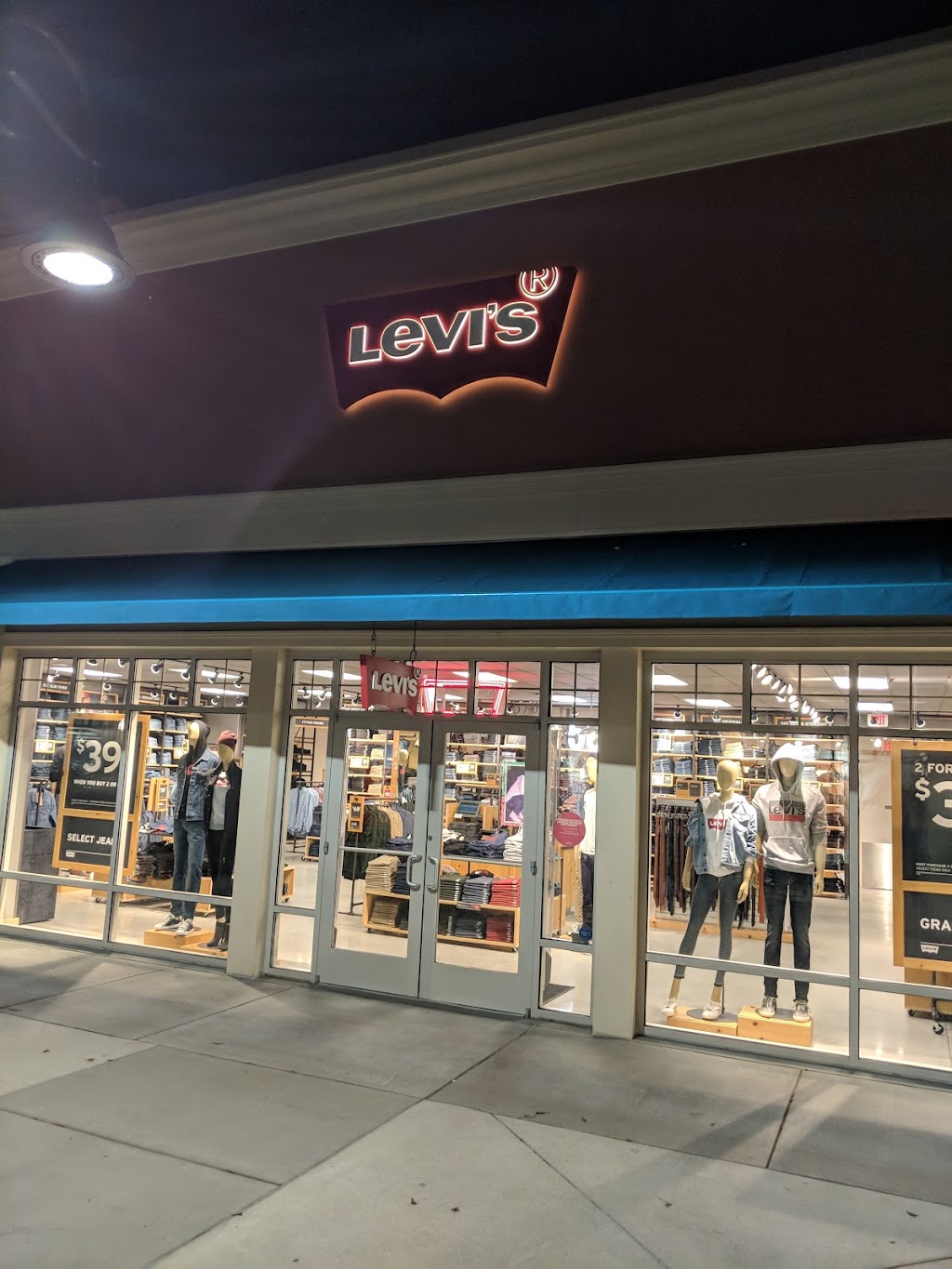 Levis Outlet Store | 100 Premium Outlets Dr Suite 150, Blackwood, NJ 08012 | Phone: (856) 302-4565