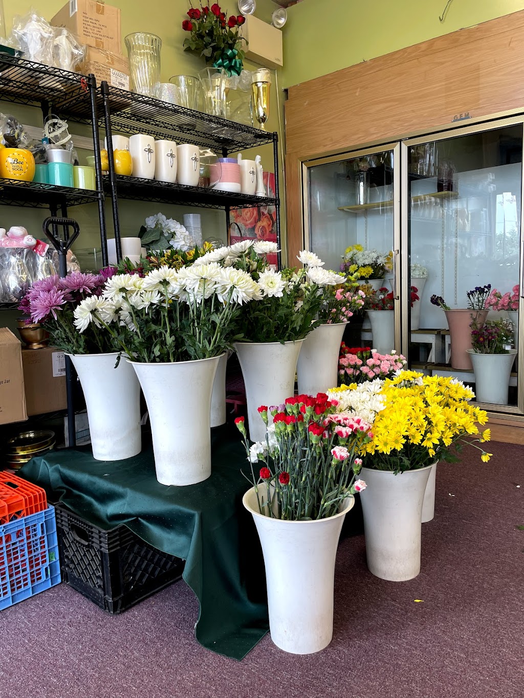 Maureens Flowers | 3826 Morrell Ave, Philadelphia, PA 19114 | Phone: (215) 637-6370