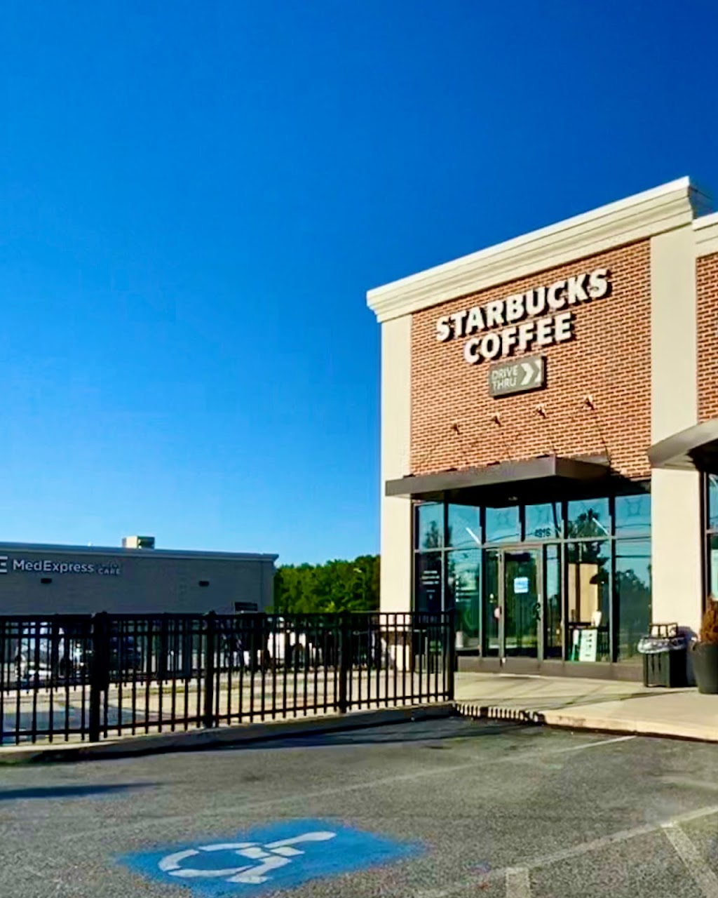 Starbucks | 4816 Edgmont Ave, Brookhaven, PA 19015 | Phone: (267) 280-7966