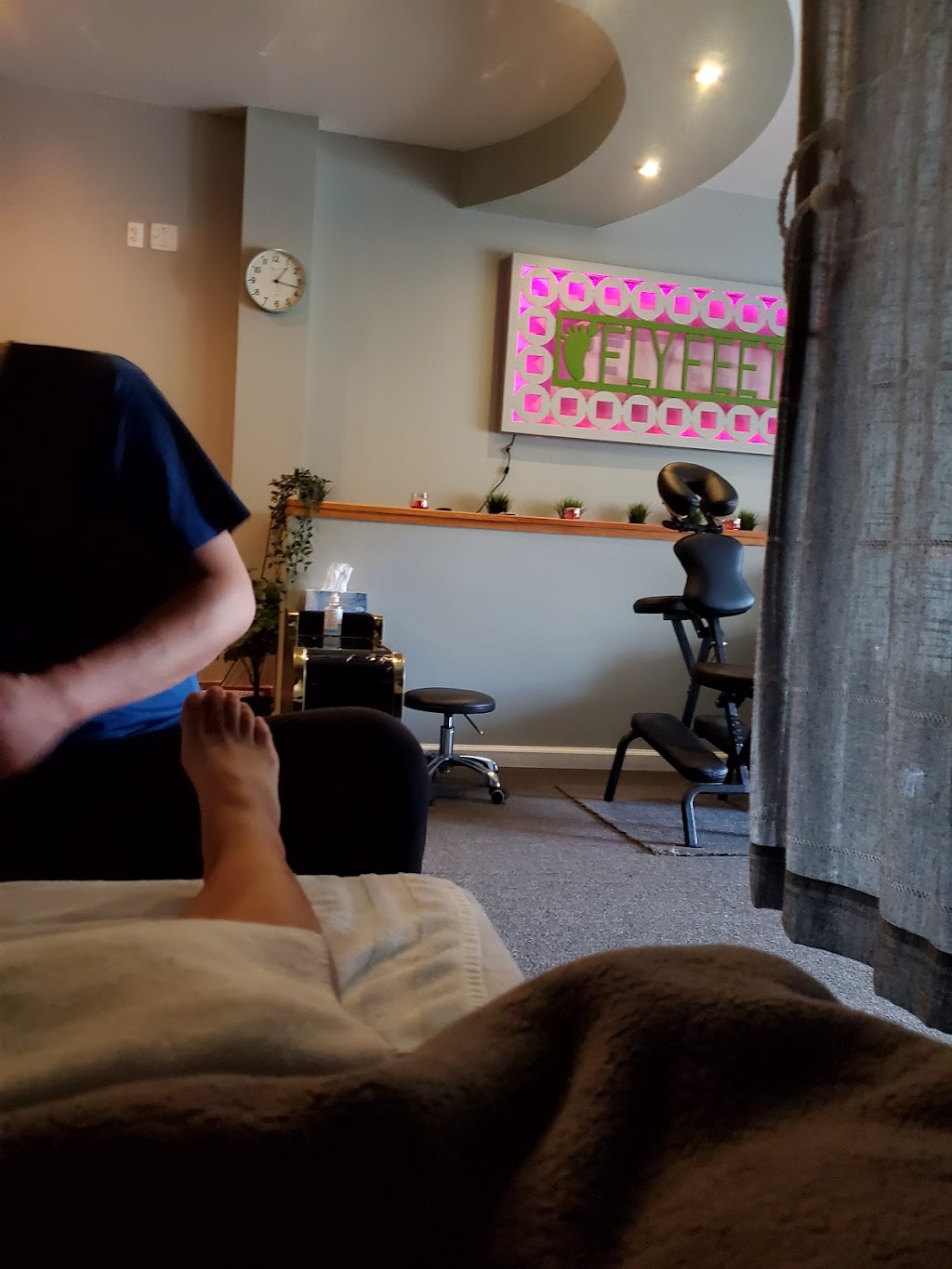 fly feet foot massage | 2012 Darby Rd, Havertown, PA 19083 | Phone: (610) 789-1011