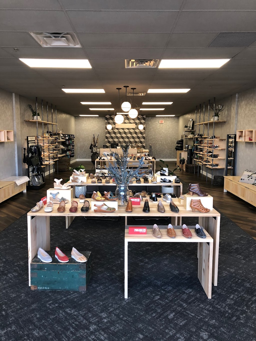 Benjamin Lovell Shoes | 901 N Bethlehem Pike #4, Spring House, PA 19477 | Phone: (267) 468-5976